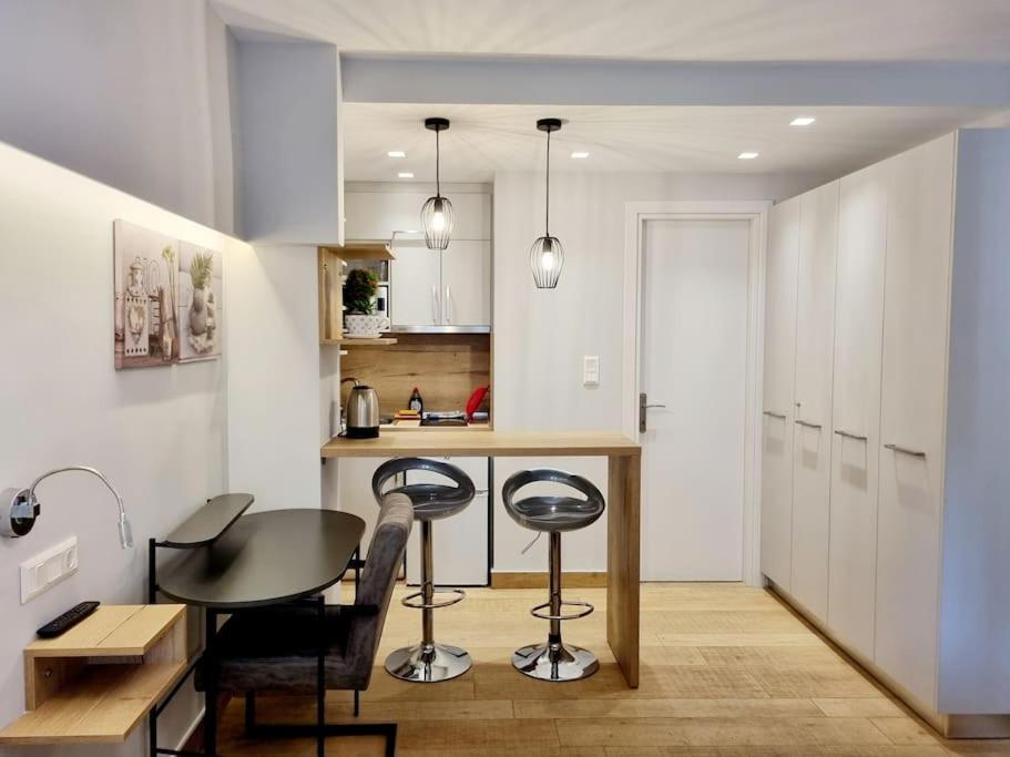 Stylish Studio Near Athens Hilton, Self Check-In! Atenas Exterior foto